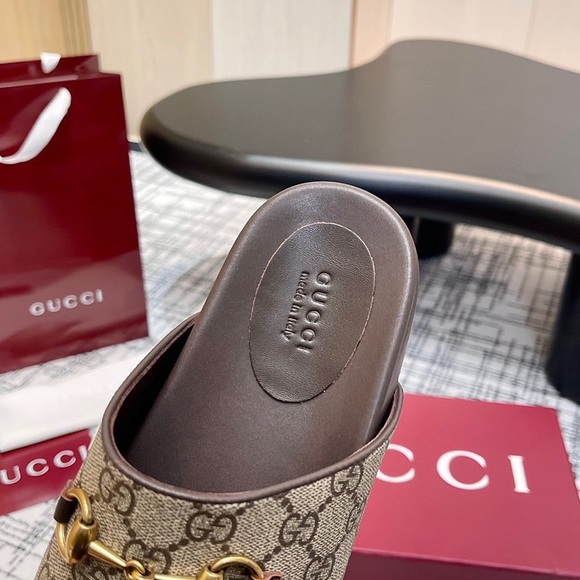 Gucci mule slippers in GG Supreme canvas - Picture 7 of 8